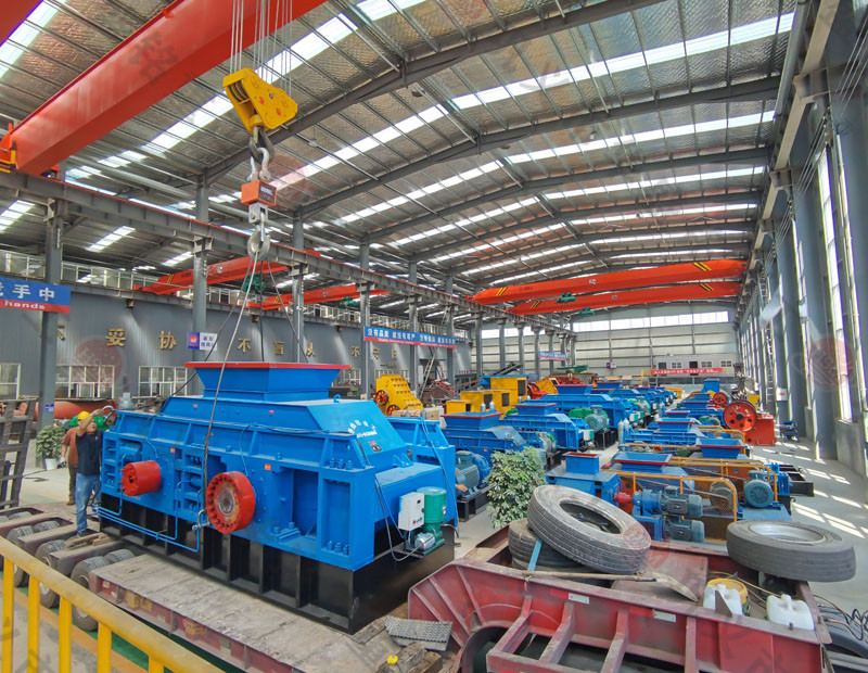  鵝卵石對(duì)輥制砂機(jī)多少錢一臺(tái)？