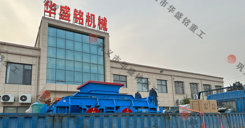 時(shí)產(chǎn)50噸液壓對輥破碎制砂機(jī)在砂石行業(yè)的應(yīng)用優(yōu)勢