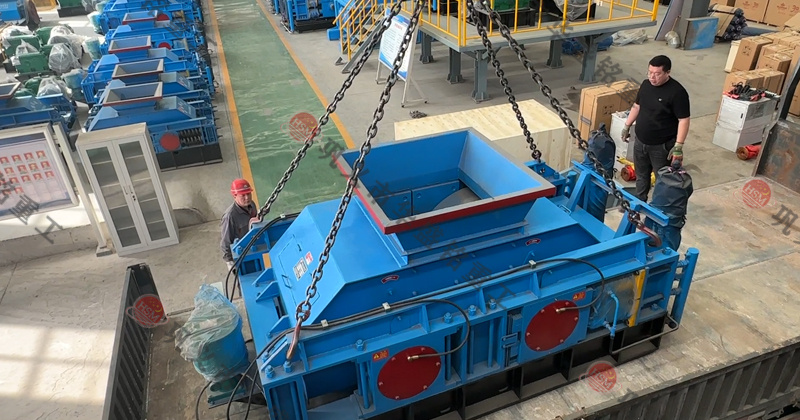 液壓對輥破碎制砂機