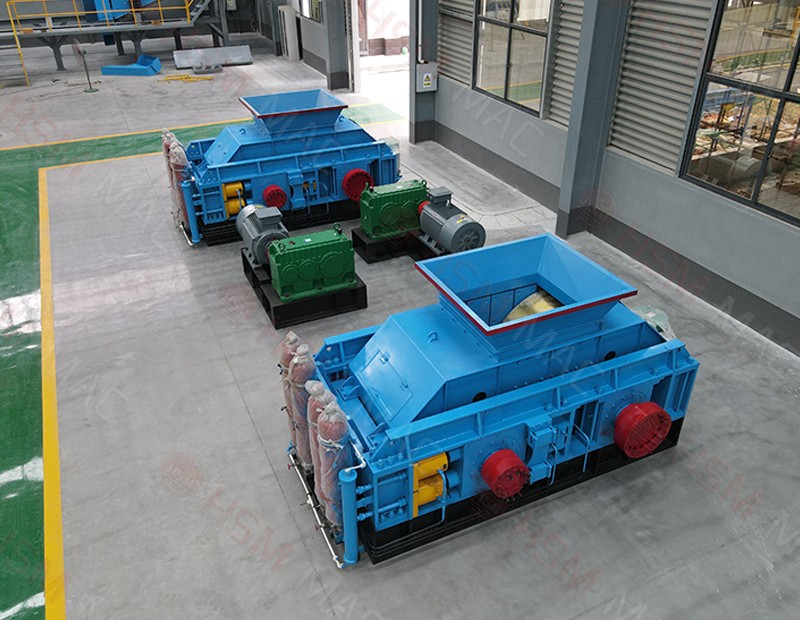 高硬度大型礦石破碎機車間實拍